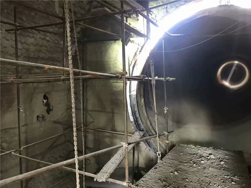 高強耐磨料施工現(xiàn)場